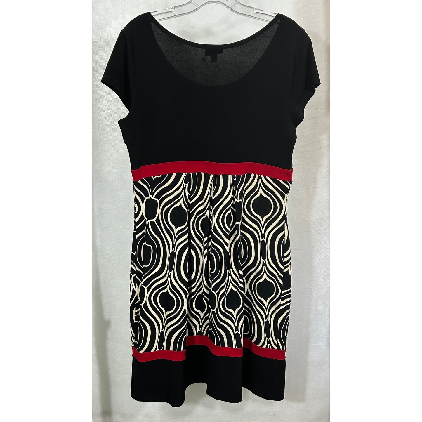 En Focus Studio Black Red Patterned Empire Waist Dress Size 12