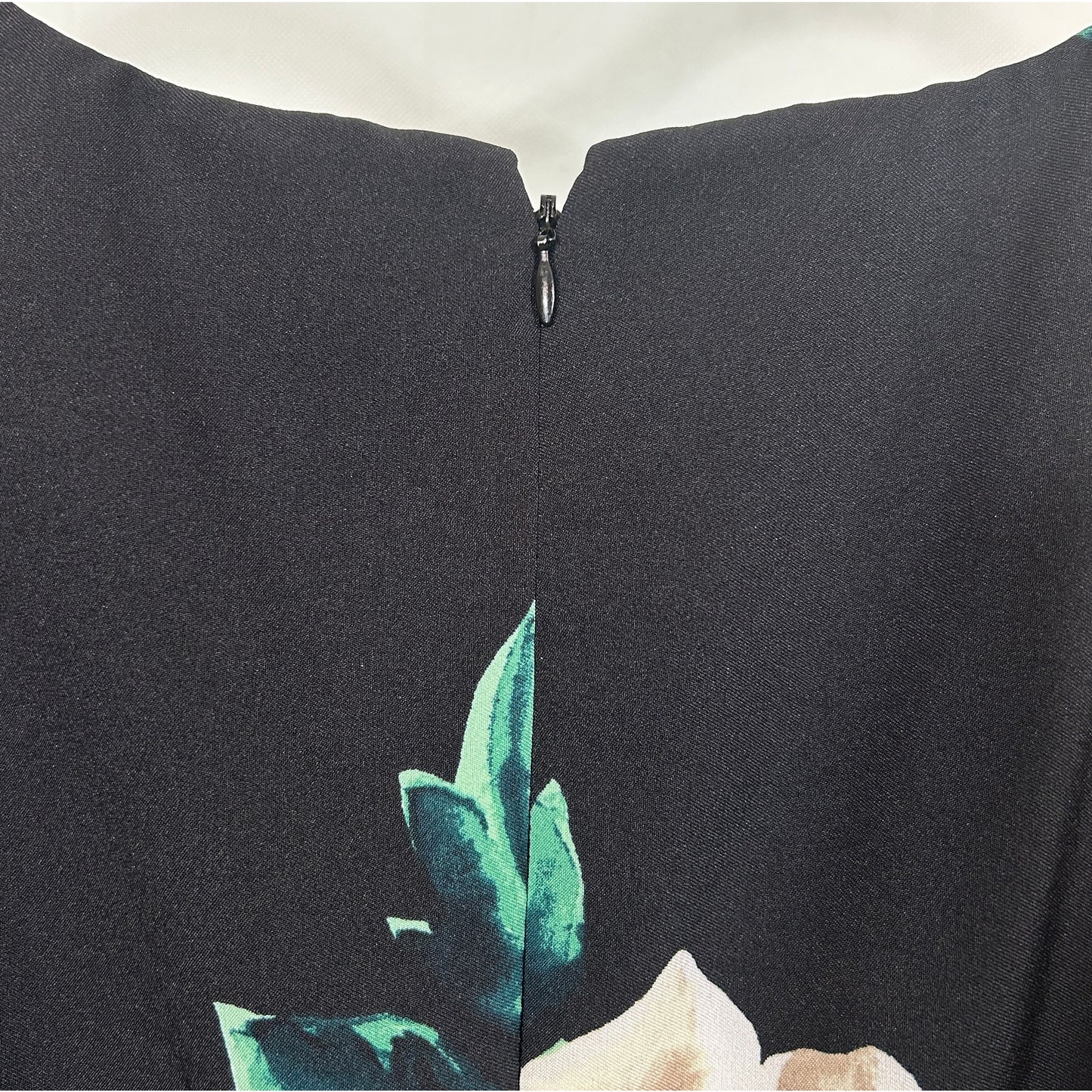 Alex Marie Black Floral Sheath Dress Size 14 Sleeveless V-Neck Knee Length