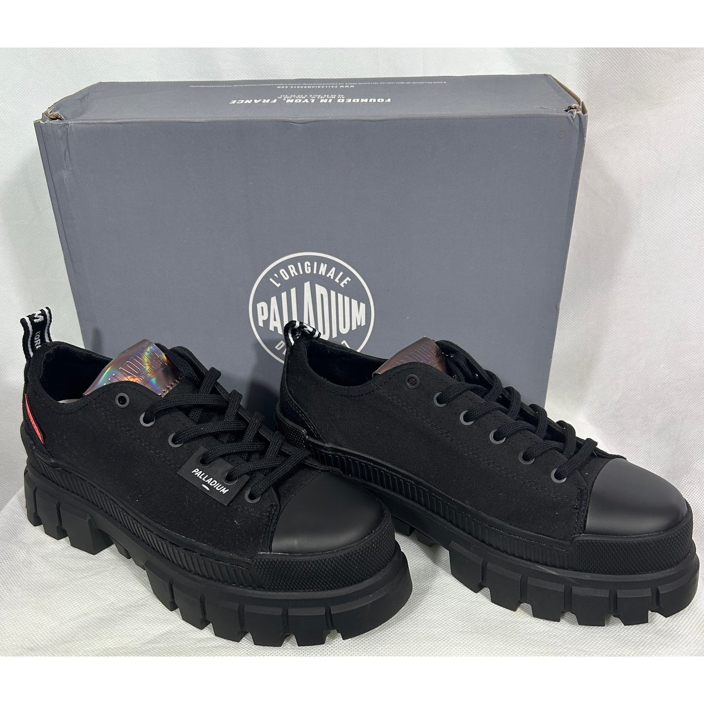 Palladium Revolt Lace Ox Black Low Platform Sneakers Size 9.5, New in Box