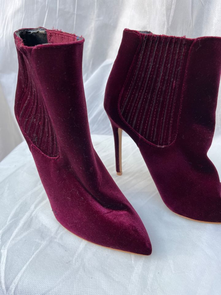 Size 8.5 Burgundy Velvet Stiletto Ankle Boots – Chic & Elegant