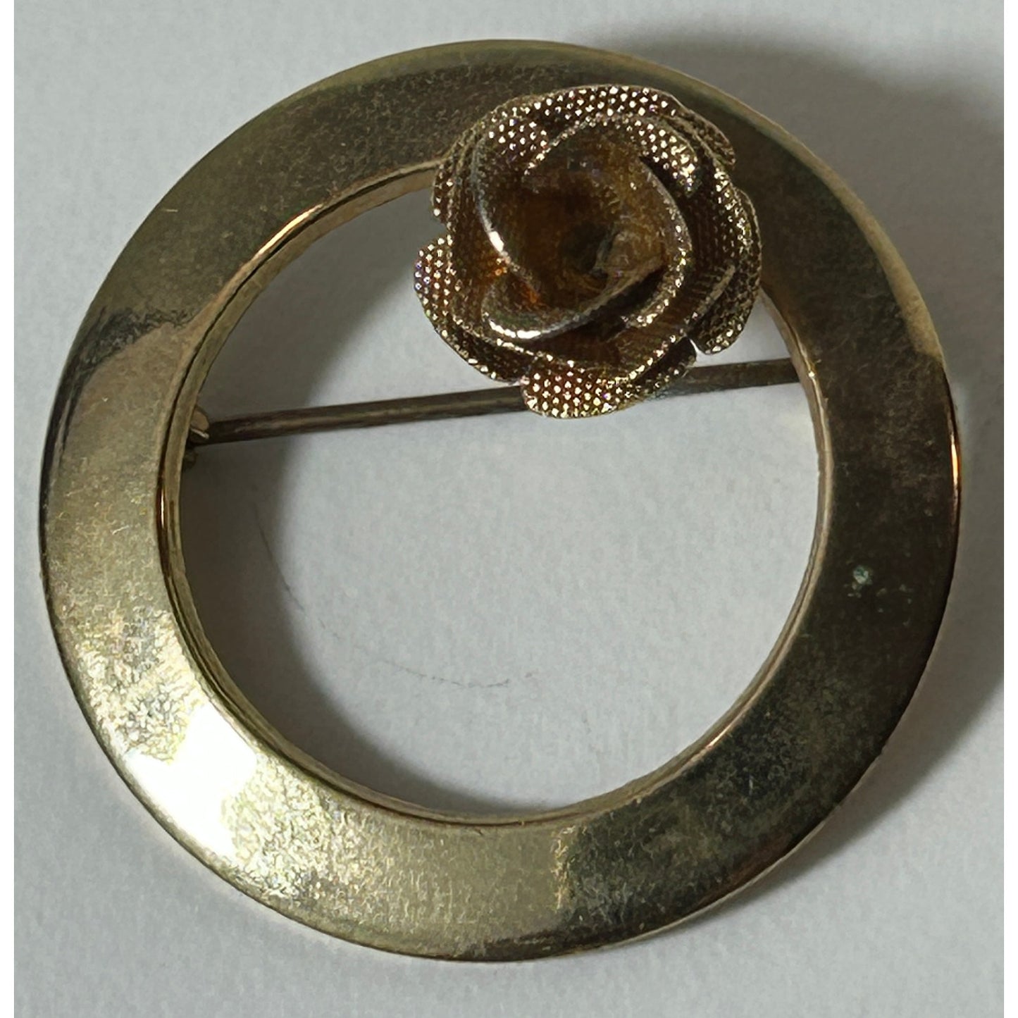 Vintage Gold Tone Rose‑Center Circle Brooch 2″