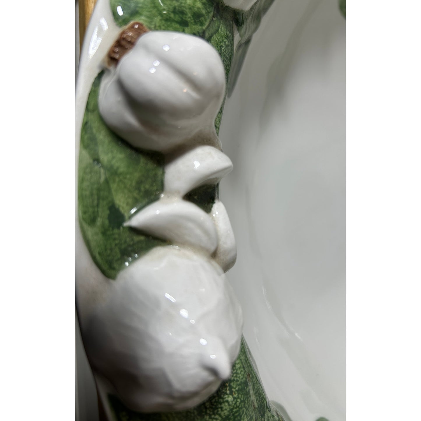 Bentson‑West Designs Italy Garlic Motif Serving Bowl 17″ Green White Ceramic