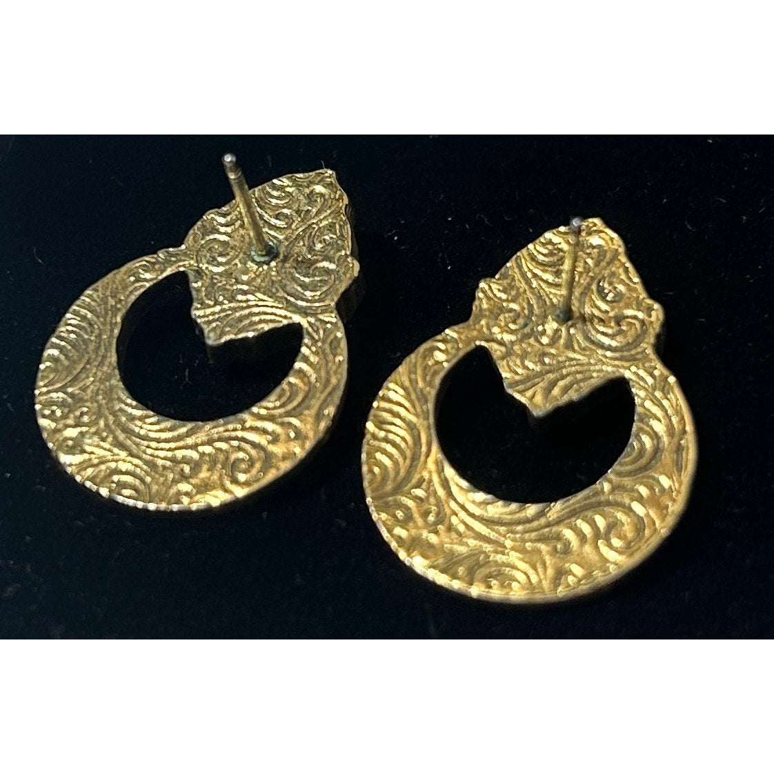Vintage Gold Tone Floral Hoop Earrings with Pearl Center 1"
